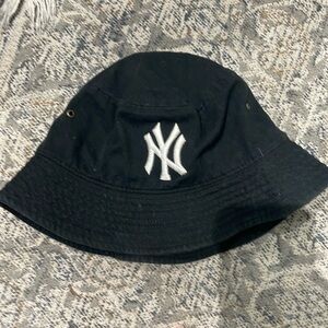 Yankees bucket hat